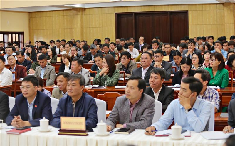 Đồng chí Nguyễn Đức Vũ - Phó Giám đốc Sở Nội vụ nêu ý kiến tại buổi gặp mặt.