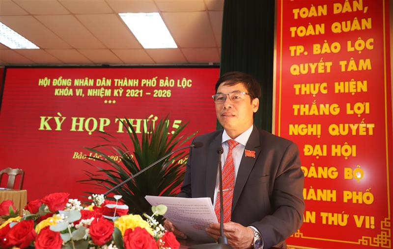 Đồng chí Nghiêm Xuân Đức - Phó Bí thư Thường trực Thành ủy, Chủ tịch HĐND TP Bảo Lộc phát biểu khai mạc Kỳ họp.